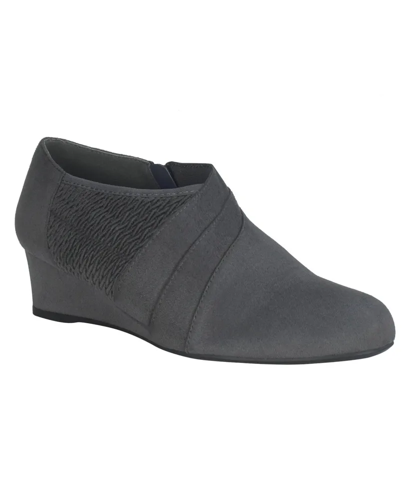 Impo Women's Ginger Stretch Wedge Shooties
