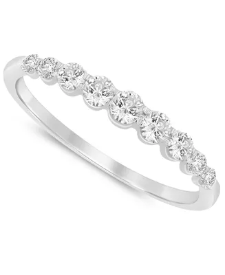 Diamond Graduated Band (1/2 ct. t.w.) in 14k White Gold