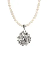 2028 Imitation Pearl Flower Pendant Necklace