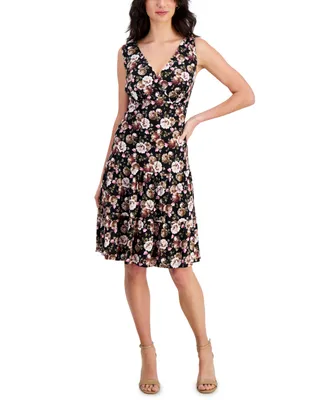 Connected Women's Printed V-Neck Sleeveless Tiered Dress