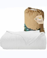 Made With Pure Natural 100 Cotton This King Bed Blanket Is Soft Breathable Cozy. Designed For Year Round Comfort It Makes For A Nice Throw In Summers A Perfect Layer Of Thermal Blanket In Winters.