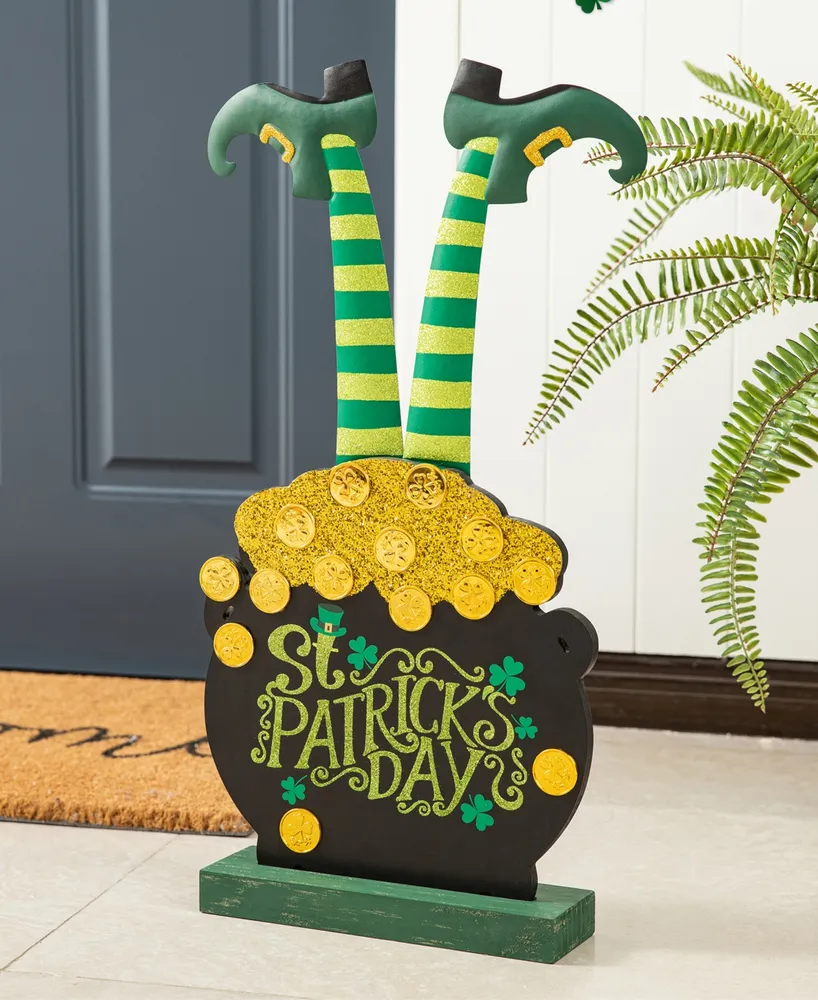 Glitzhome 24" H Wooden St. Patrick's Leprechaun Pot of Gold-Tone Porch Decor