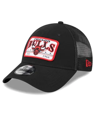 Men's New Era Black Chicago Bulls Plate Oversized Patch Trucker 9FORTY Adjustable Hat