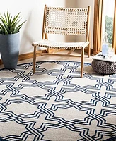 Safavieh Amherst AMT413 Ivory and Navy 7' x 7' Round Area Rug