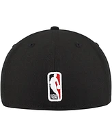 New Era Men's Black Chicago Bulls Blackout Shadow Logo 59FIFTY Fitted Hat