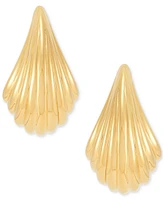 Polished Graduated Shrimp Design Grooved Stud Earrings in 14k Gold