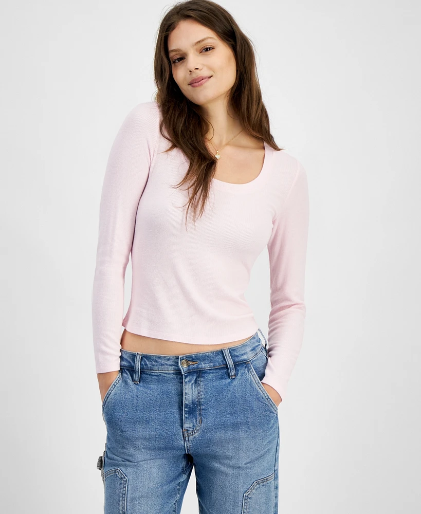 Hippie Rose Juniors' Long Sleeve Scoop Neck Tee