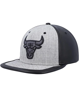 Mitchell & Ness Men's Heathered Gray Chicago Bulls Day One Snapback Hat