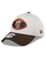 New Era Men's Stone/Brown Cleveland Browns 2024 Sideline Historic 39THIRTY Flex Hat