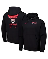 Nike Men's Black Chicago Bulls Courtside Club Pullover Hoodie