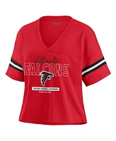 Wear by Erin Andrews Women's Red Atlanta Falcons Color Block Boxy Modest Crop V-neck T-shirt