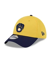 New Era Men's Yellow Milwaukee Brewers 2025 Spring Training 39THIRTY Flex Hat