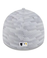 New Era Men's Gray Pittsburgh Pirates 2025 Mlb Clubhouse 39THIRTY Flex Hat