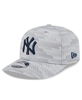 New Era Men's Gray New York Yankees 2025 Mlb Clubhouse 9FORTY M-Crown Adjustable Hat