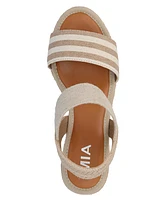 Mia Women's Brittni Round Toe Wedge Sandals