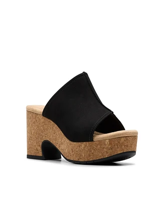 Clarks Collection Women's Nerisa Vine Wedge Sandals