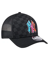 New Era Men's Black New York Yankees Gradient 9FORTY A-Frame M-Crown Trucker Adjustable Hat