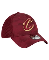 New Era Men's Wine Cleveland Cavaliers Subtle Camo 39THIRTY Flex Hat