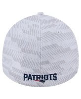 New Era Men's White New England Patriots Gameday Graded 39THIRTY Flex Hat