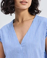 Reistor Women's Boxy V-neck Top with Fray Detail