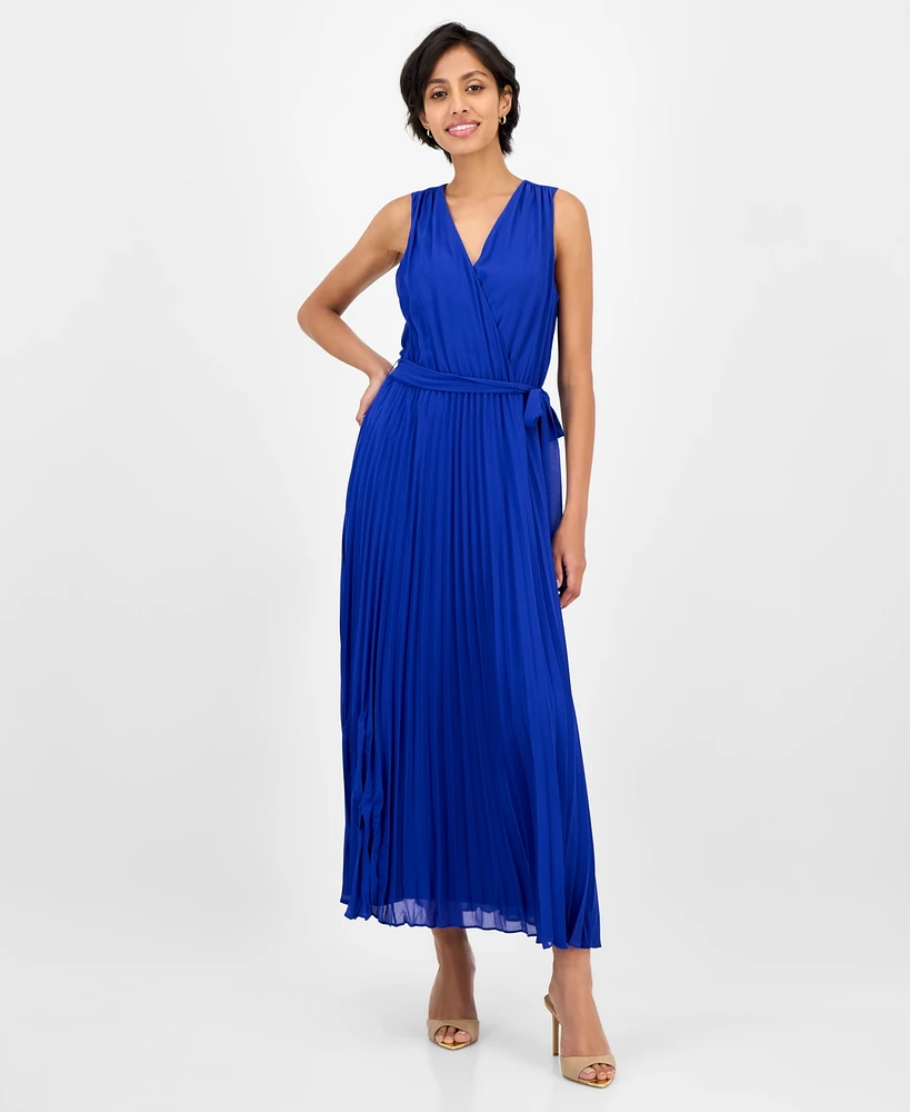 Sandra Darren Women's Sleeveless Pleated Maxi Dress