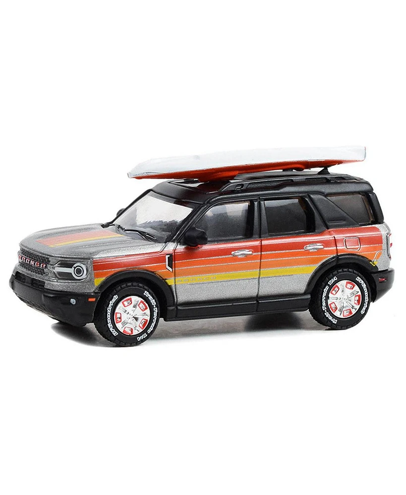 1/64 2022 Bronco Sport Outer Banks with Rooftop Kayak Hobby Greenlight