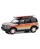 1/64 2022 Bronco Sport Outer Banks with Rooftop Kayak Hobby Greenlight