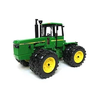1/32 2016 National Farm Toy Show John Deere 8650 4WD with Duals