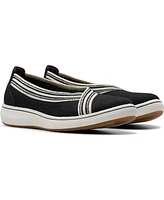 Clarks Women's Cloud Steppers Breeze Sky Air Closed Toe Shoes