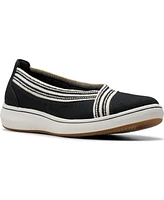 Clarks Women's Cloud Steppers Breeze Sky Air Closed Toe Shoes