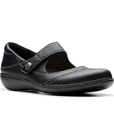 Clarks Women's Collection Ashland Elayne Closed Toe Shoes