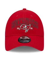 New Era Men's Red Tampa Bay Buccaneers Outline 9FORTY Snapback Hat