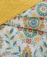 Intelligent Design Nina Floral Quilt Sets