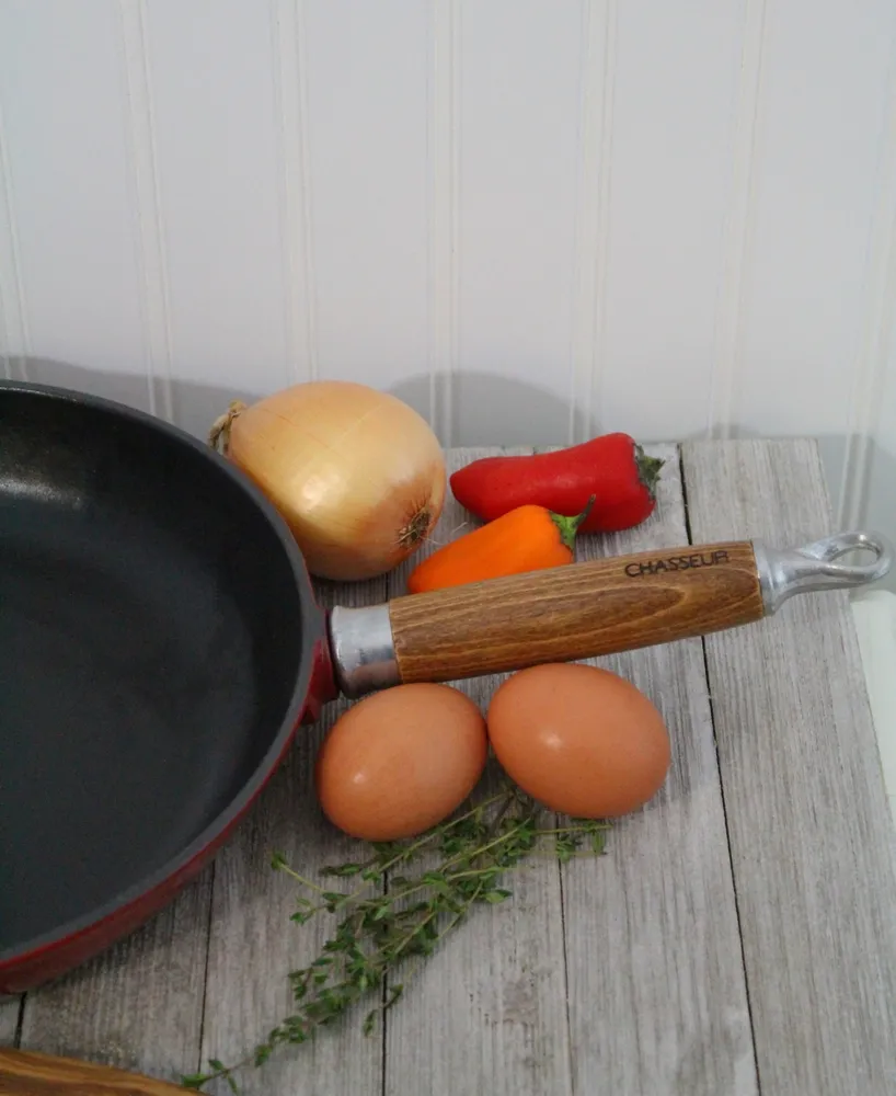 Chasseur French Enameled Cast Iron 10" Fry Pan with Wood Handle and Spouts