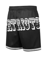 Men's Mitchell & Ness Black New England Patriots Big Face 3.0 Fashion Shorts