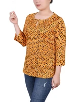 Petite 3/4 Sleeve Grommet Top