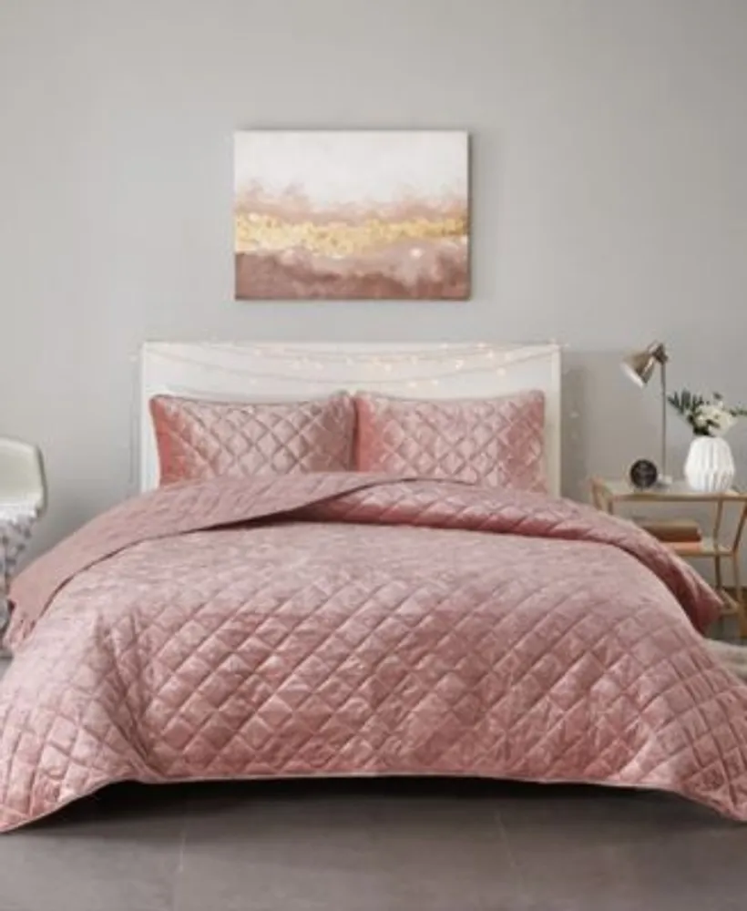 Closeout Intelligent Design Felicia Velvet Quilt Sets