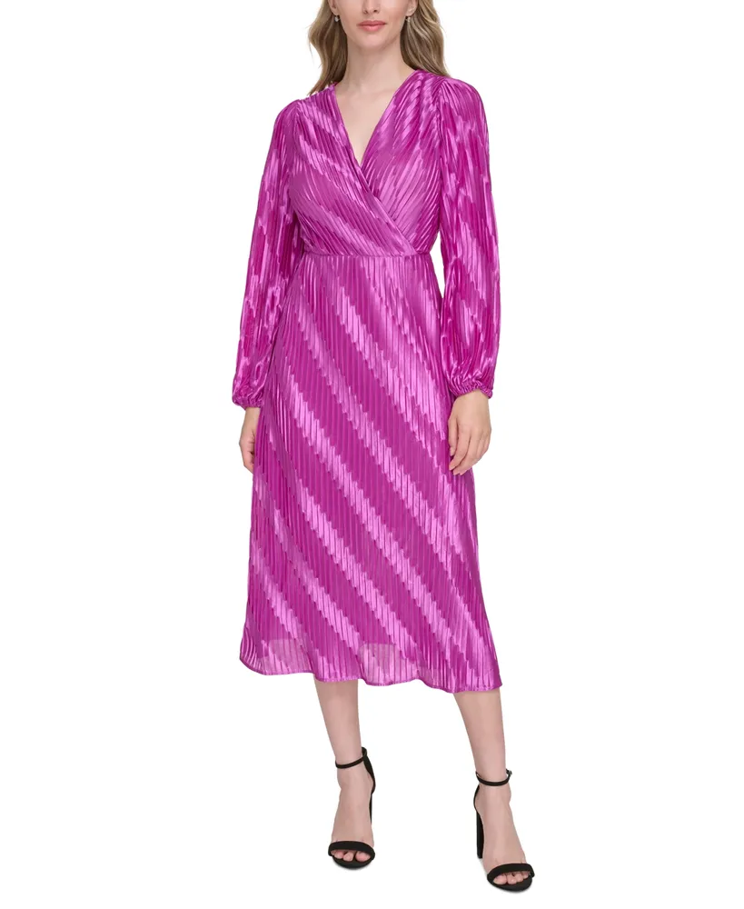 Ann Taylor Women's sleeveless pleated back top in light pink size Medium