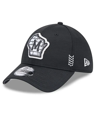 Men's New Era Black Milwaukee Brewers 2024 Clubhouse 39THIRTY Flex Fit Hat