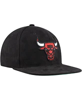 Mitchell Ness Men's Black Chicago Bulls Sweet Suede Snapback Hat