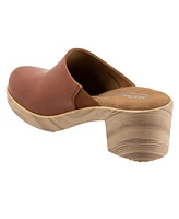 SoftWalk Felida Clog