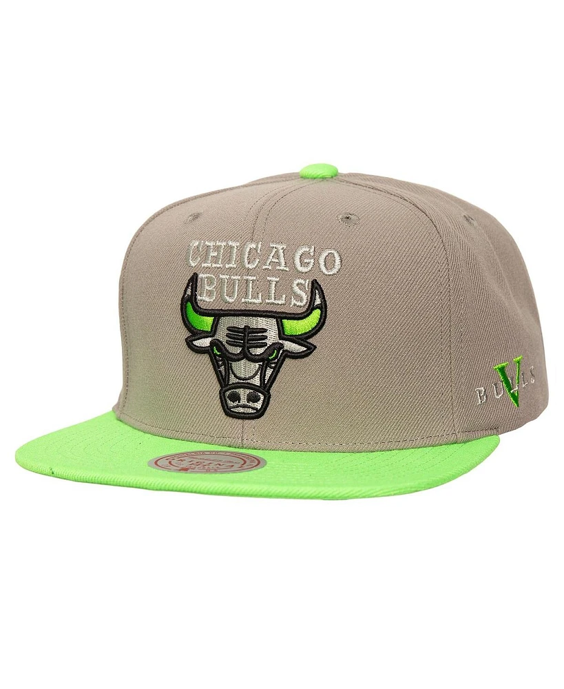 Mitchell & Ness Men's Gray/Neon Green Chicago Bulls Core V Snapback Hat