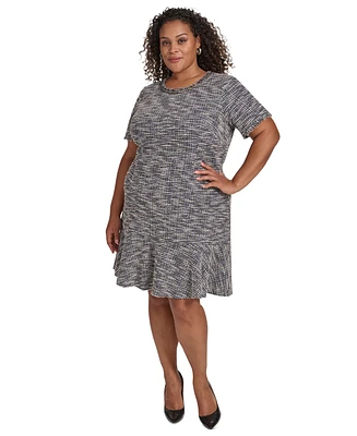 Jessica Howard Plus Boucle Jewel Neck Shift Dress