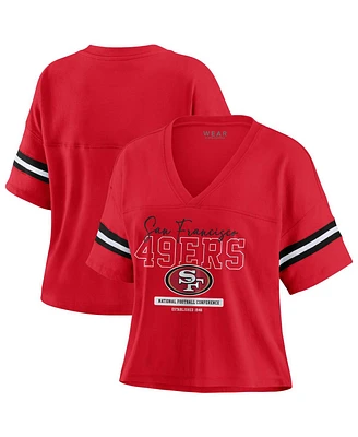 Wear by Erin Andrews Women's Scarlet San Francisco 49ers Color Block Boxy Modest Crop V-neck T-shirt