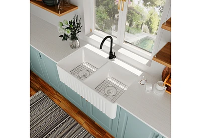 DeerValley 33" L x 18" W Double Basin Farmhouse Apron Kitchen Sink with Grid and Strainer