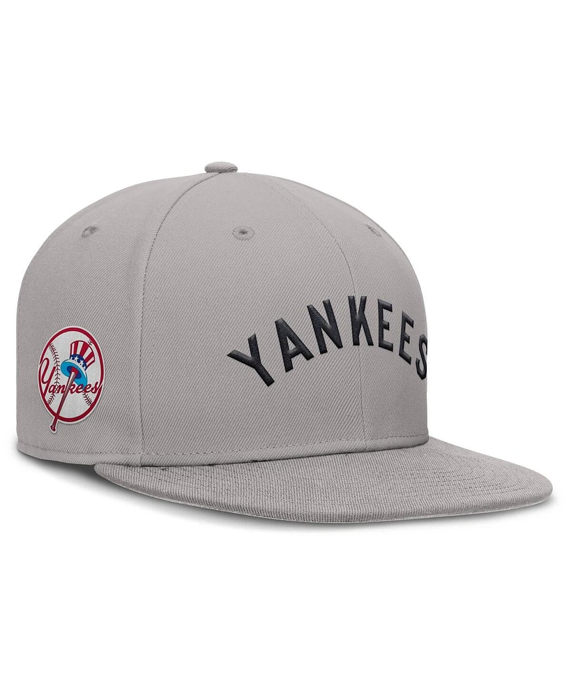 Nike Men's Gray New York Yankees Cooperstown True Performance Fitted Hat