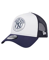 New Era Men's White/Navy New York Yankees Spring Training Circle Foam A-Frame 9FORTY Trucker Adjustable Hat