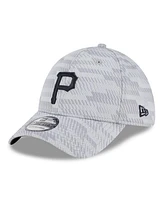 New Era Men's Gray Pittsburgh Pirates 2025 Mlb Clubhouse 39THIRTY Flex Hat