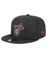New Era Men's Black Miami Heat Midnight Ink Pop Outline 9FIFTY Snapback Hat