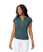 Cable & Gauge Women's Embroidered Henley Top